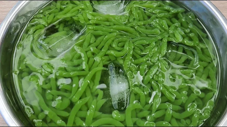 B&aacute;nh lọt - M&oacute;n tr&aacute;ng miệng m&aacute;t lạnh cho ng&agrave;y nắng n&oacute;ng