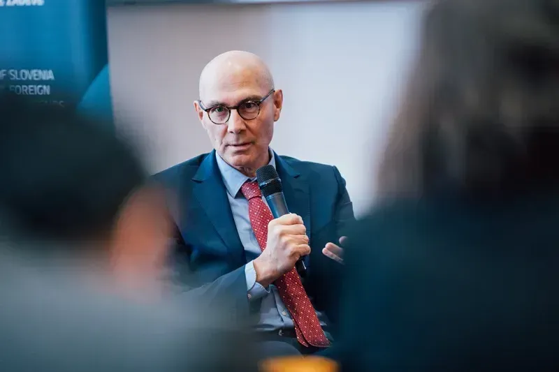 hoa-ky-tiep-tuc-khong-kich-tau-buon-ma-tuy-o-caribe-4.webp Hoa Kỳ tiếp tục không kích tàu buôn ma túy ở Caribe