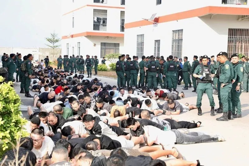 Campuchia đột kích khu lừa đảo lớn, bắt giữ 2.000 người nước ngoài Campuchia đột kích khu lừa đảo lớn, bắt giữ 2.000 người nước ngoài