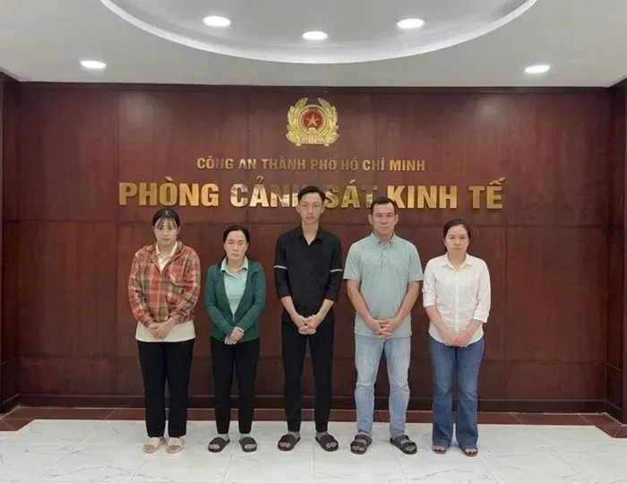 TP. HCM triệt phá đường dây làm kem trộn giả nhãn hiệu OLAY, Vaseline TP. HCM triệt phá đường dây làm kem trộn giả nhãn hiệu OLAY, Vaseline