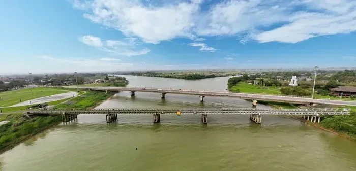 Cầu Hiền Lương kho&aacute;c diện mạo mới, mở cửa miễn ph&iacute; đ&oacute;n kh&aacute;ch dịp Tết 