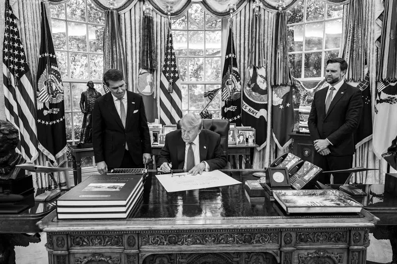 Ông Trump gia hạn miễn trừ Đạo luật Hàng hải thêm 90 ngày