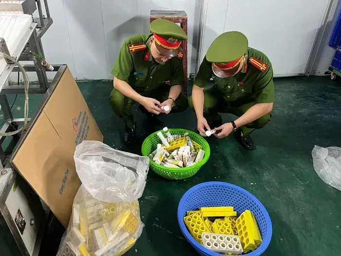 viet-nam-thu-giu-hon-1,2-trieu-vien-sui-gia-chat-bao-quan-cao-gap-20-lan-cho-phep-2.webp Việt Nam: Thu giữ hơn 1,2 triệu viên sủi giả, chất bảo quản cao gấp 20 lần cho phép