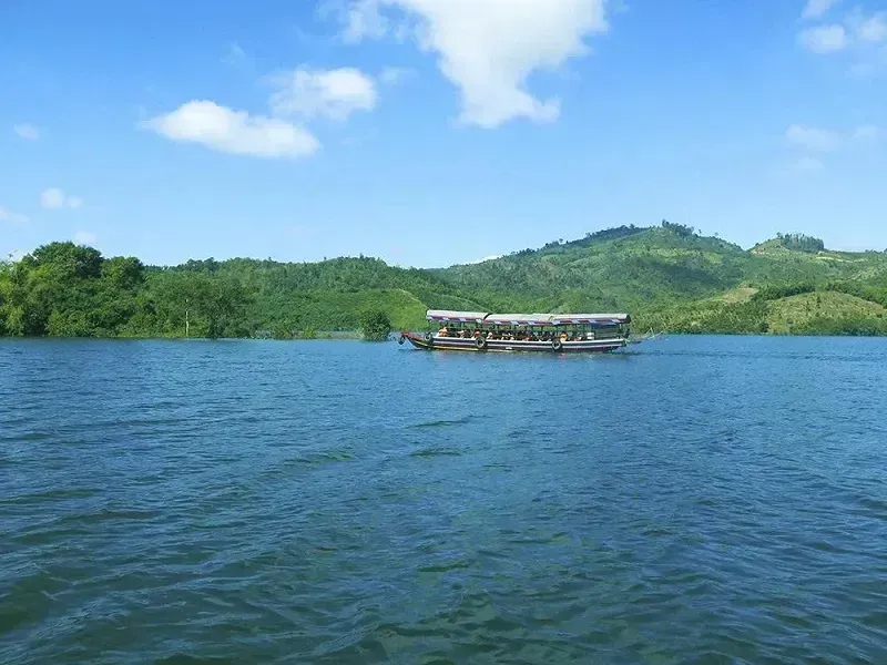 Việt Nam: Hồ Tà Đùng - Khoảng lặng yên bình giữa cao nguyên nắng gió