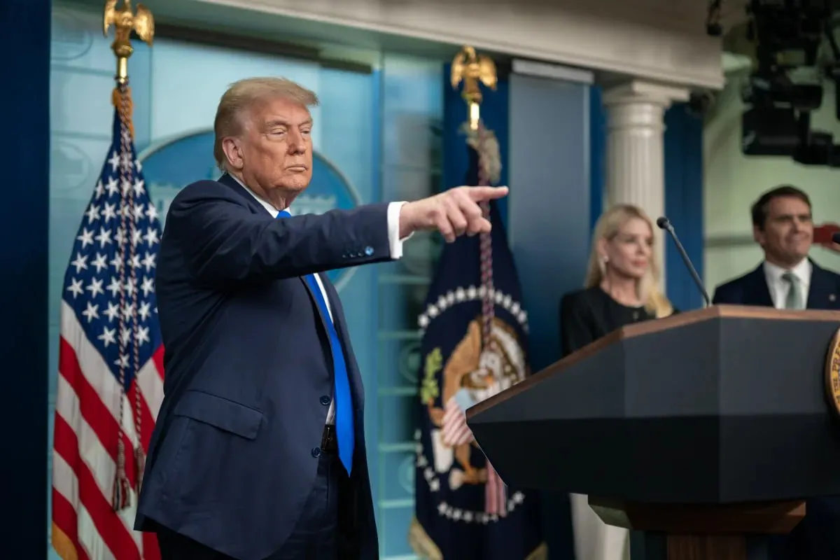 Tổng thống Trump gỡ bỏ lệnh trừng phạt Syria kéo dài hàng thập kỷ