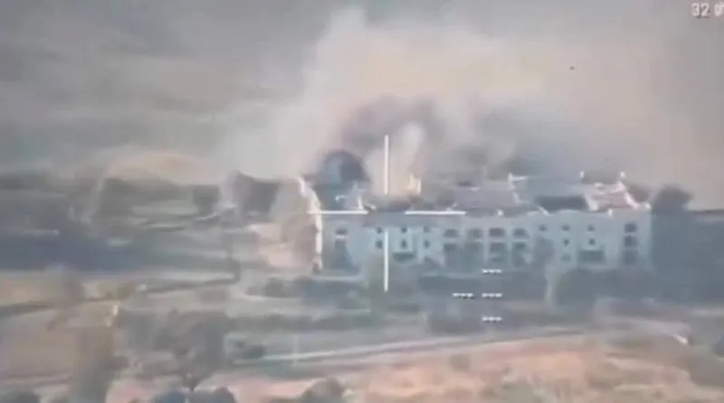 Thái Lan - Campuchia tấn công nhau bằng vũ khí hạng nặng Thái Lan - Campuchia tấn công nhau bằng vũ khí hạng nặng