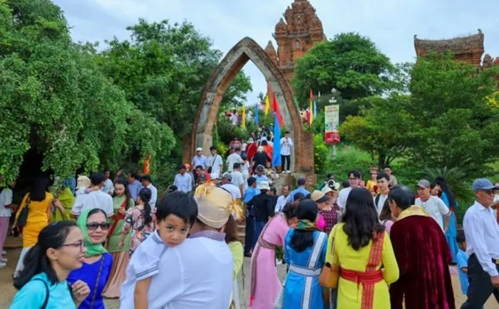 Lễ hội Katê 2025: Di sản văn hóa Chăm rực rỡ giữa lòng Khánh Hòa