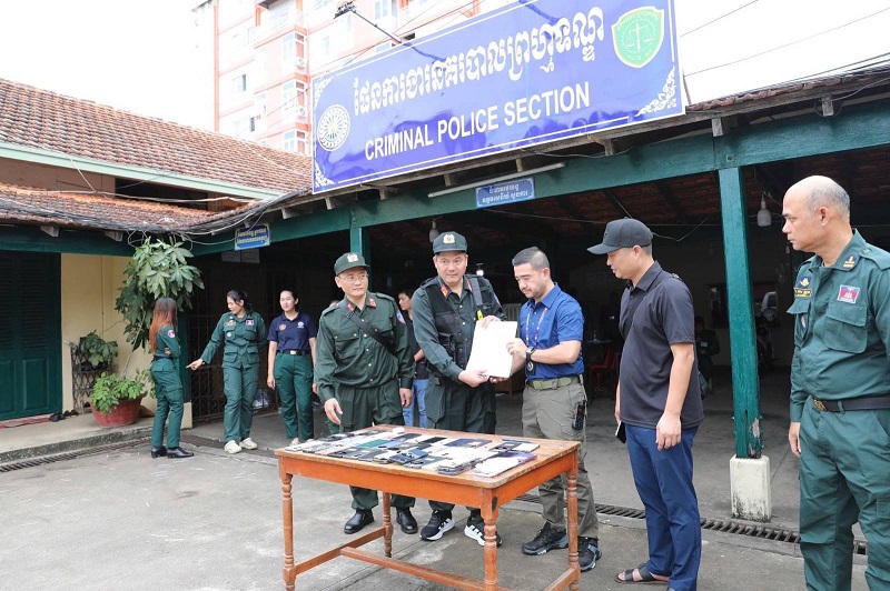 Việt Nam: Triệt phá đường dây lừa đảo mạng ở Campuchia, bắt 59 người Việt Việt Nam: Triệt phá đường dây lừa đảo mạng ở Campuchia, bắt 59 người Việt