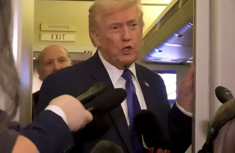 Trump giải th&iacute;ch vụ gỡ bỏ video g&acirc;y tranh c&atilde;i về gia đ&igrave;nh Obama