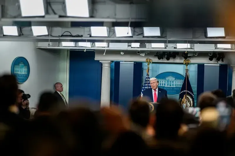 Chính quyền Trump tiếp tục bảo vệ lệnh cấm CNN, MS NOW và Politico
