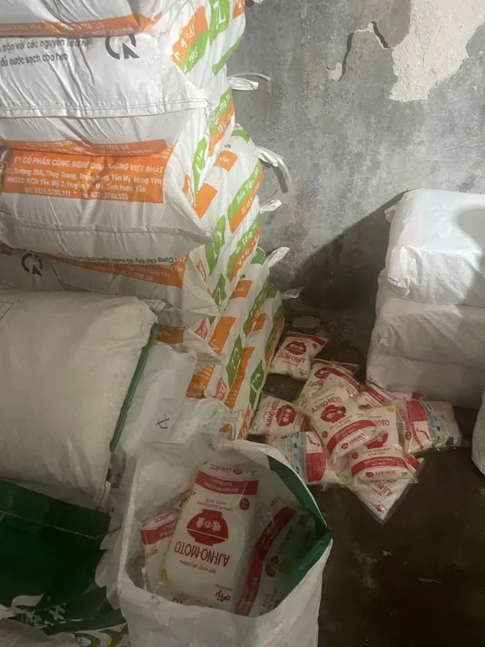 Triệt ph&aacute; vụ sản xuất hơn 1,1 tấn bột ngọt giả hiệu AJINOMOTO