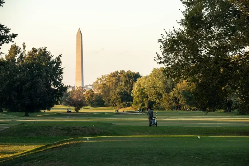 Trump vẫn cải tạo sân golf ở Washington, D.C. bất chấp cảnh báo từ tòa án?