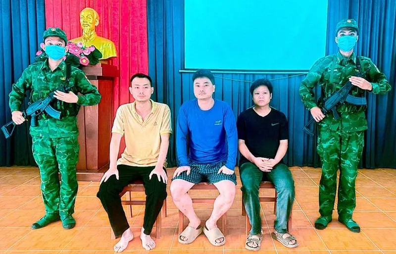 Ba người Trung Quốc trốn khỏi ổ lừa đảo Campuchia bị bắt tại Việt Nam Ba người Trung Quốc trốn khỏi ổ lừa đảo Campuchia bị bắt tại Việt Nam