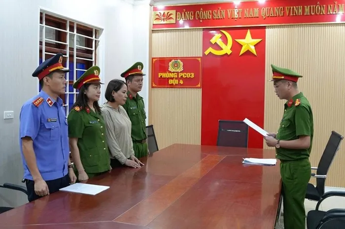 viet-nam-khoi-to-nu-giam-doc-kiem-75-ty-tu-2,7-trieu-lit-dau-an-gia-1_11zon.webp Việt Nam: Khởi tố nữ giám đốc kiếm 75 tỷ từ 2,7 triệu lít dầu ăn giả