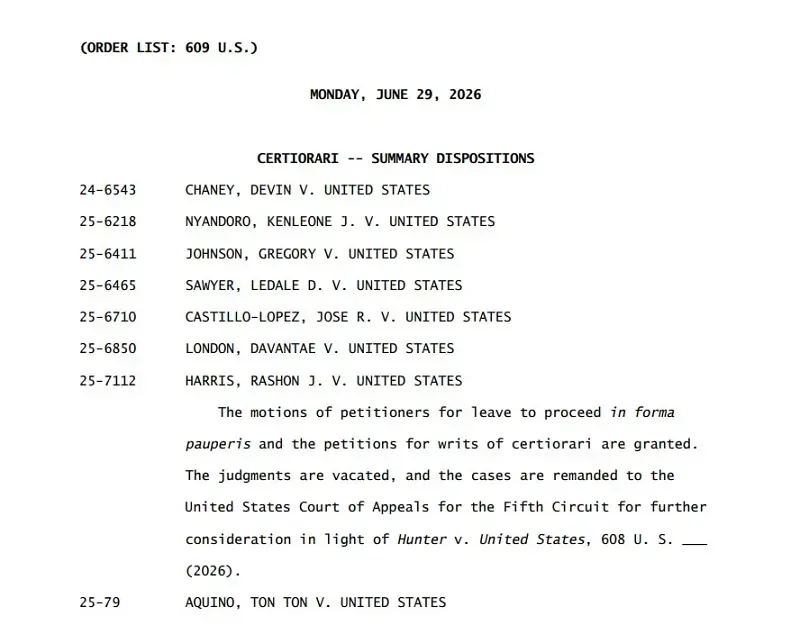Trump đề nghị SCOTUS hủy ph&aacute;n quyết bồi thường cho nh&agrave; văn E. Jean Carroll