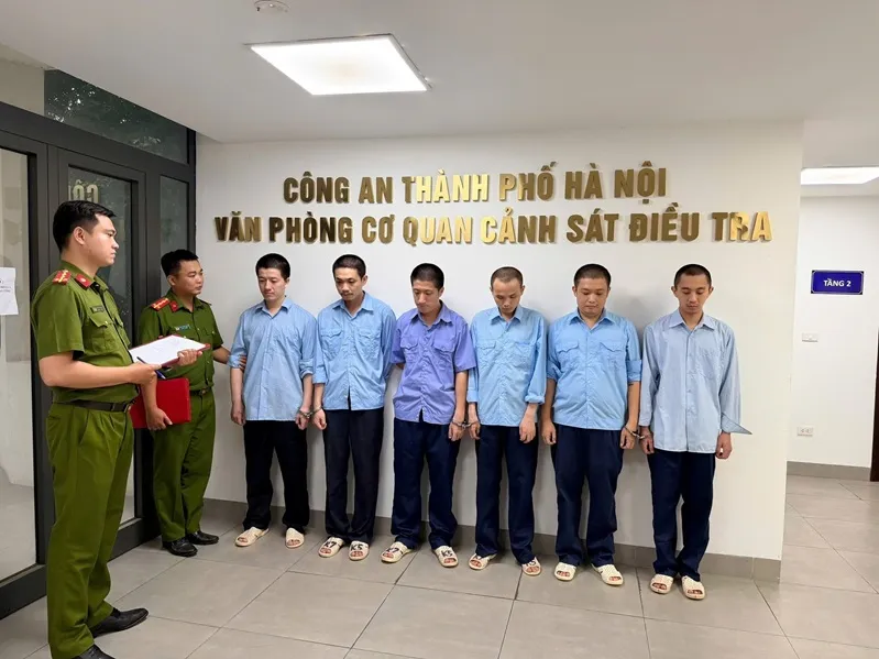 Việt Nam bắt nhóm người Trung Quốc buôn lậu 8.000 cây vàng từ Hong Kong 