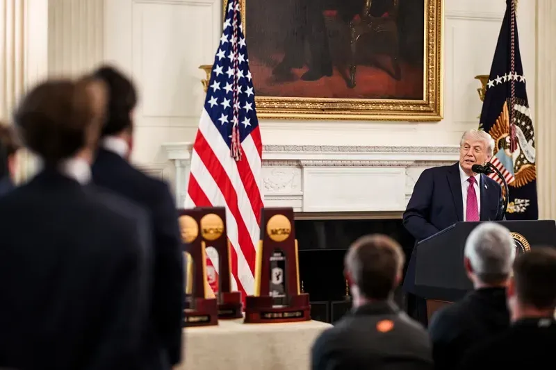 Trump n&oacute;i sẽ &ldquo;ghi nhớ&rdquo; c&aacute;c c&ocirc;ng ty kh&ocirc;ng y&ecirc;u cầu ho&agrave;n thuế quan