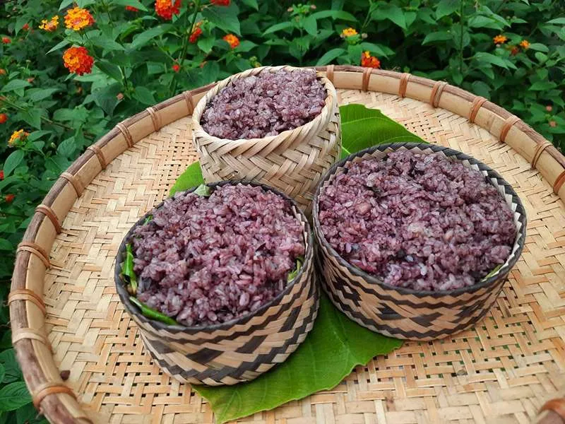 Xôi trám đen Cao Bằng - Món ăn dân dã miền non nước Xôi trám đen Cao Bằng - Món ăn dân dã miền non nước