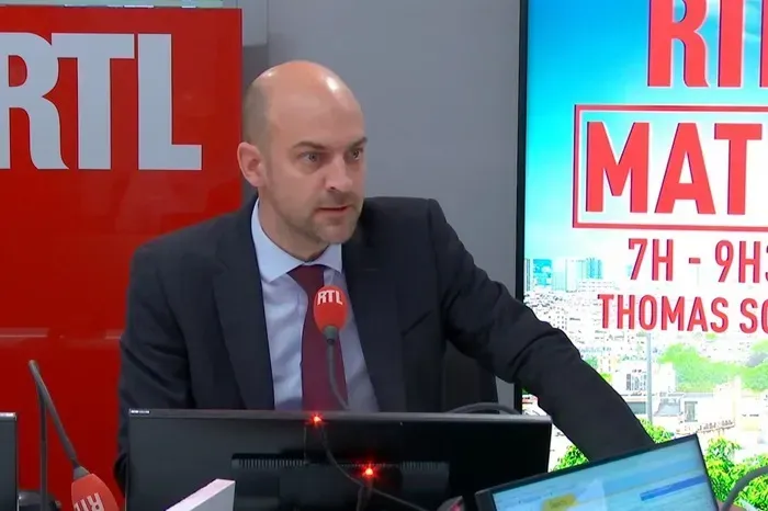 Ph&aacute;p mở l&atilde;nh sự qu&aacute;n tại Greenland v&agrave;o ng&agrave;y 6/2