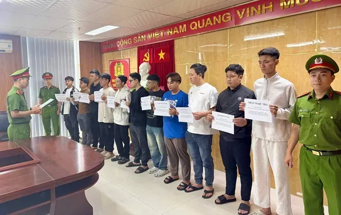 Việt Nam khởi tố thêm 12 bị can trong vụ chiếm đoạt tài sản trên Amazon Việt Nam khởi tố thêm 12 bị can trong vụ chiếm đoạt tài sản trên Amazon