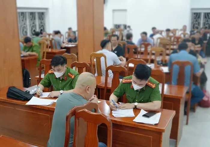 Việt Nam tiếp nhận 33 c&ocirc;ng d&acirc;n bị Hoa Kỳ trục xuất 