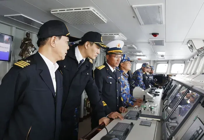 Hải qu&acirc;n Việt Nam - Trung Quốc lần đầu tập luyện bắn đạn thật tr&ecirc;n biển