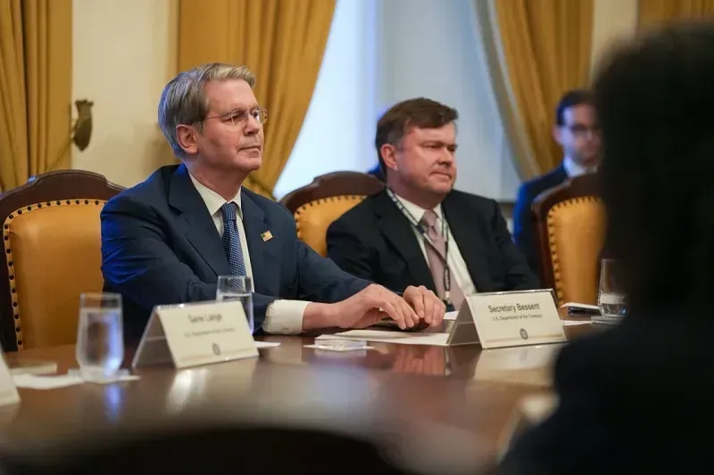 Hoa Kỳ siết điều kiện nhận tín dụng thuế sau vụ xả súng nhắm vào NG Hoa Kỳ siết điều kiện nhận tín dụng thuế sau vụ xả súng nhắm vào NG