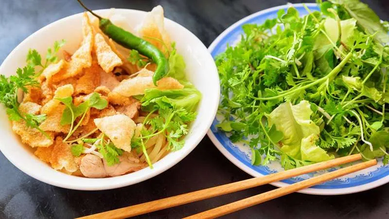 Cao lầu Hội An - Nét chấm phá đậm đà trong bức tranh ẩm thực phố cổ