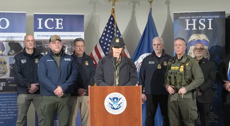 dac-vu-ice-ban-chet-nguoi-gay-tranh-cai-du-doi-1_11zon.webp Đặc vụ ICE bắn chết người gây tranh cãi dữ dội