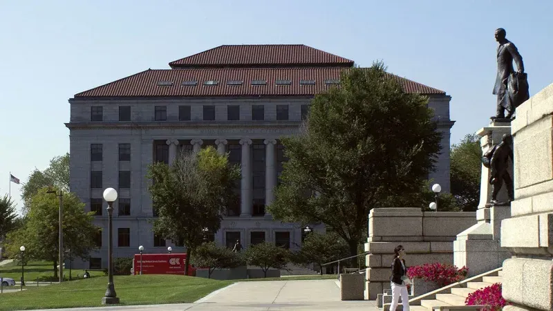 Gần 6.900 công dân Hoa Kỳ bị đóng băng tài khoản do nghi lừa đảo Gần 6.900 công dân Hoa Kỳ bị đóng băng tài khoản do nghi lừa đảo