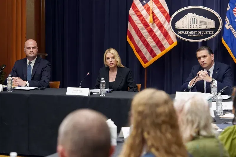 Qu&aacute; tr&igrave;nh c&ocirc;ng bố hồ sơ Epstein bị chỉ tr&iacute;ch, DOJ n&oacute;i g&igrave;?