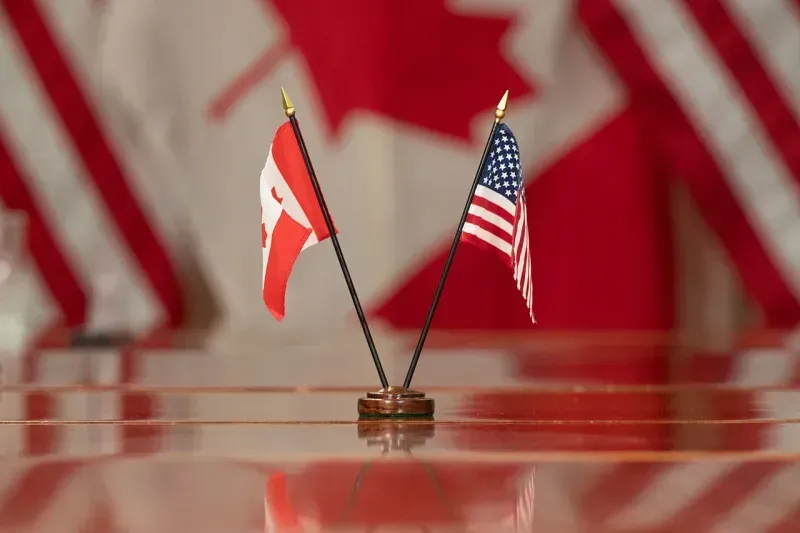 Hoa Kỳ áp thuế 50% hàng hóa Canada, Ottawa chuẩn bị trả đũa