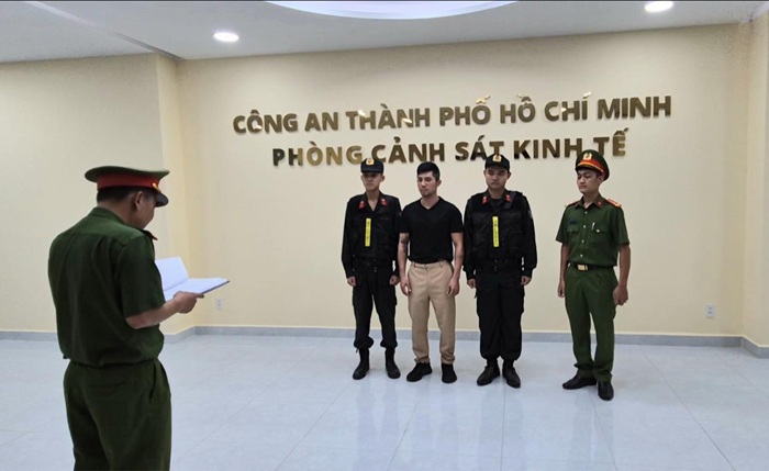 vu-tiktoker-ngan-98-ban-hang-gia-nguoi-chong-bi-khoi-to-vi-hoi-lo-2.jpg Vụ TikToker Ngân 98 bán hàng giả, người chồng bị khởi tố vì hối lộ