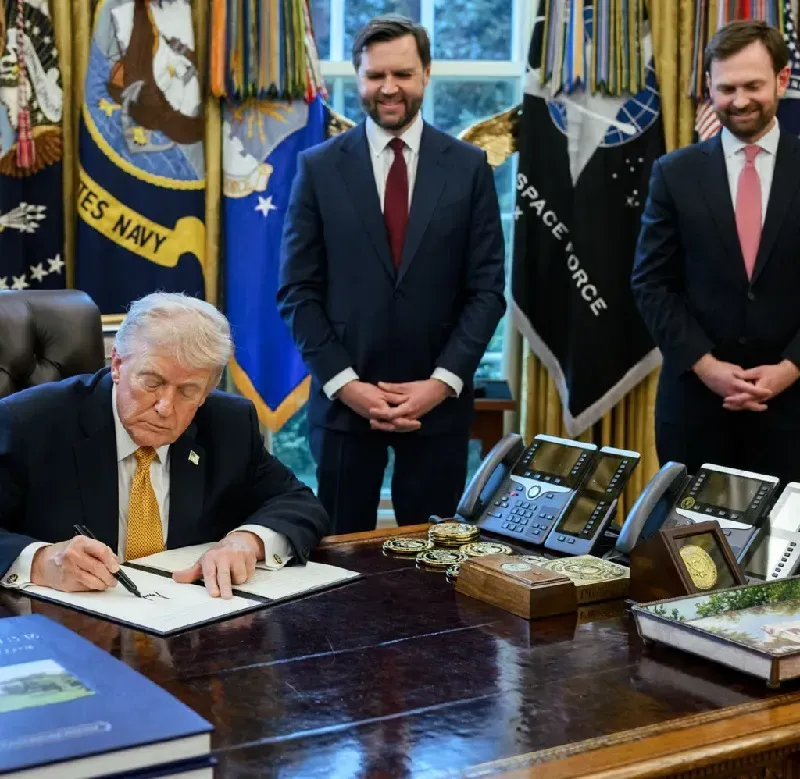 Bộ Tài chính: Chữ ký ông Trump sắp xuất hiện trên tiền USD giấy Bộ Tài chính: Chữ ký ông Trump sắp xuất hiện trên tiền USD giấy