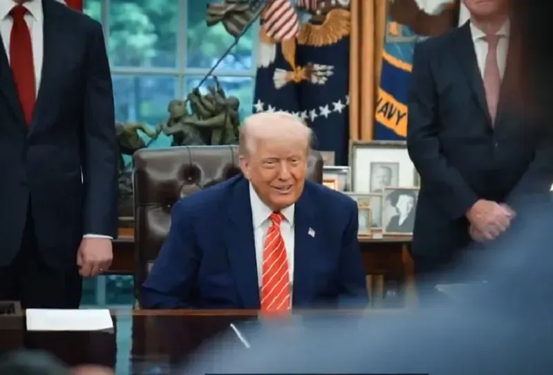 Trump dọa điều tra thương mại sau khi EU phạt Google và Apple