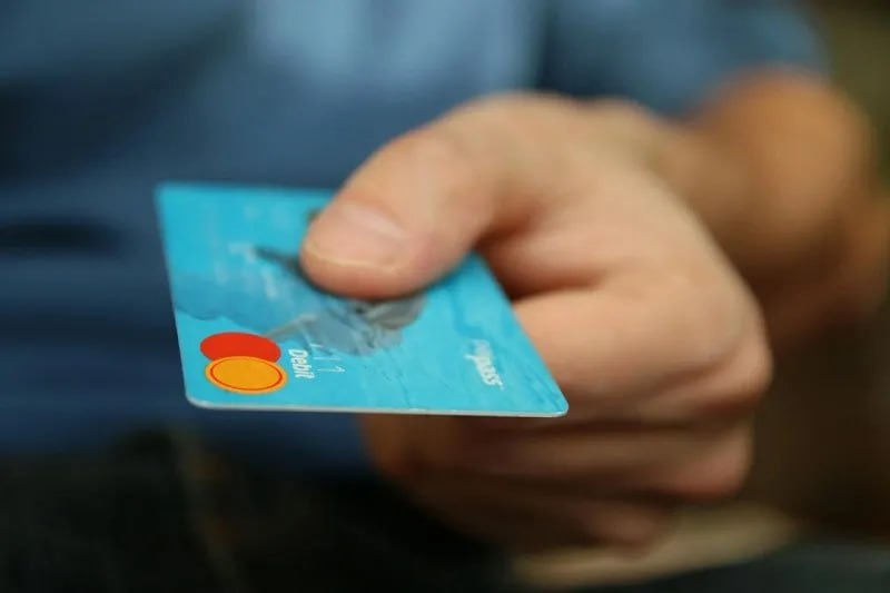 Xếp hạng tín dụng Hoa Kỳ sụt giảm do thanh toán lãi và nợ công tăng cao
