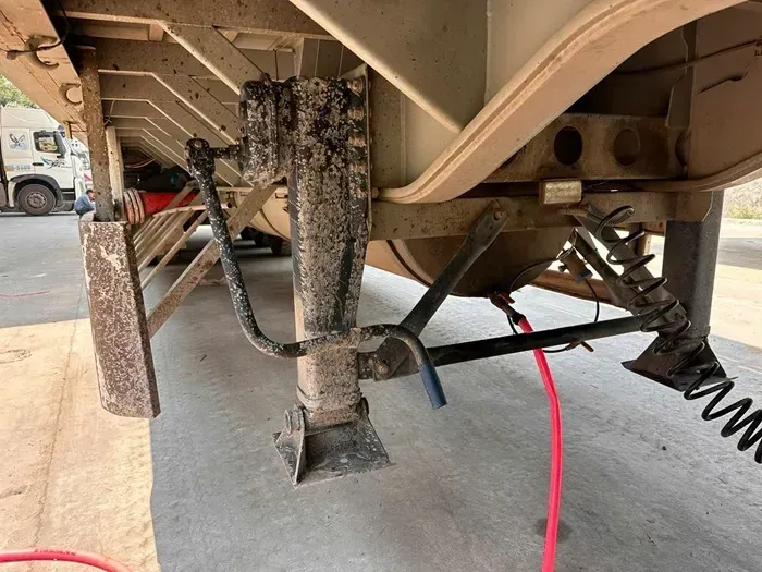 Việt Nam: Ph&aacute;t hiện hơn 1.200 l&iacute;t dầu Diesel bị chuyển tr&aacute;i ph&eacute;p qua bi&ecirc;n giới