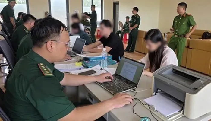 Đồng Nai tiếp nhận 18 c&ocirc;ng d&acirc;n Việt Nam do Campuchia trao trả