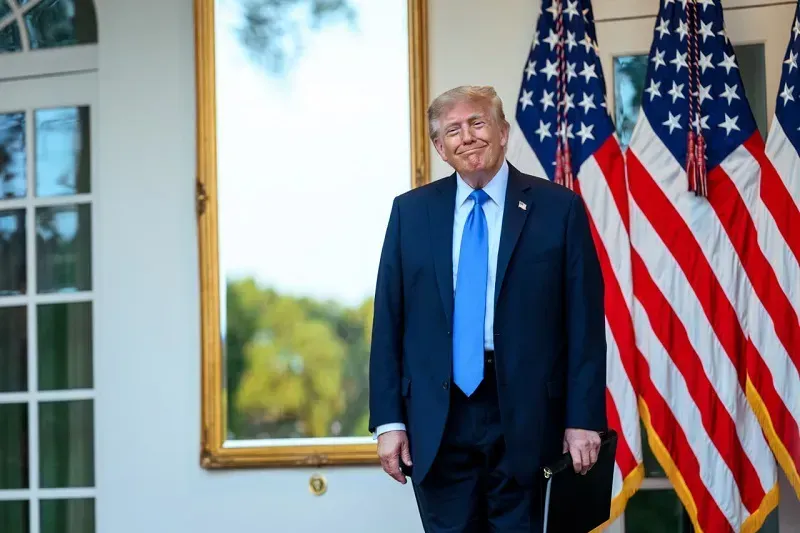 &Ocirc;ng Trump đăng ảnh cờ Hoa Kỳ phủ l&ecirc;n phần lớn Bắc Mỹ c&ugrave;ng nhiều h&ograve;n đảo