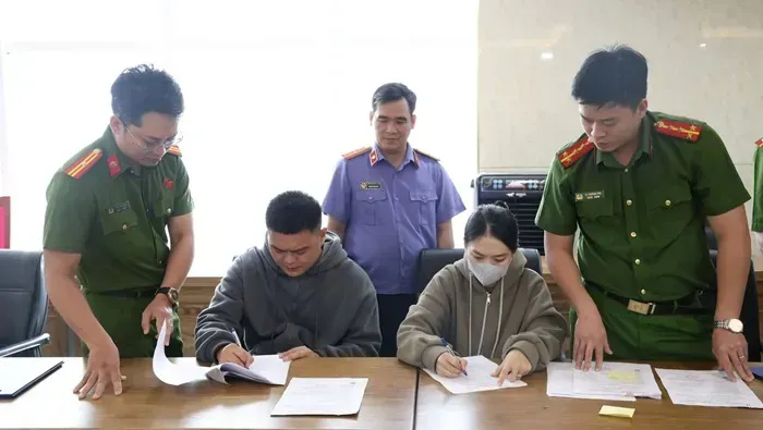 Cận Tết B&iacute;nh Ngọ 2026: H&agrave;ng giả b&ugrave;ng ph&aacute;t, nhiều đường d&acirc;y lớn bị triệt ph&aacute;