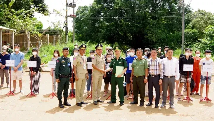 Tây Ninh tiếp nhận 27 công dân Việt Nam từ Campuchia