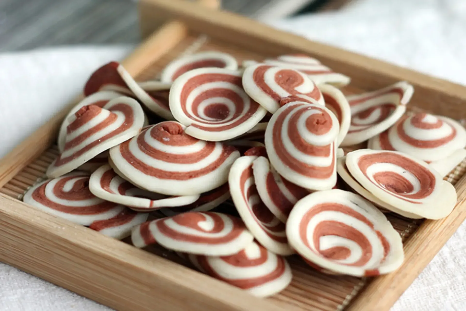 banh-tai-heo-mon-an-vat-quen-thuoc-cua-nguoi-viet-2.webp Bánh tai heo - Món ăn vặt quen thuộc của người Việt