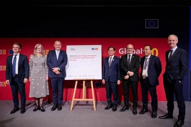Việt Nam nhận 430 triệu euro từ EU nhằm thúc đẩy chuyển đổi năng lượng Việt Nam nhận 430 triệu euro từ EU nhằm thúc đẩy chuyển đổi năng lượng