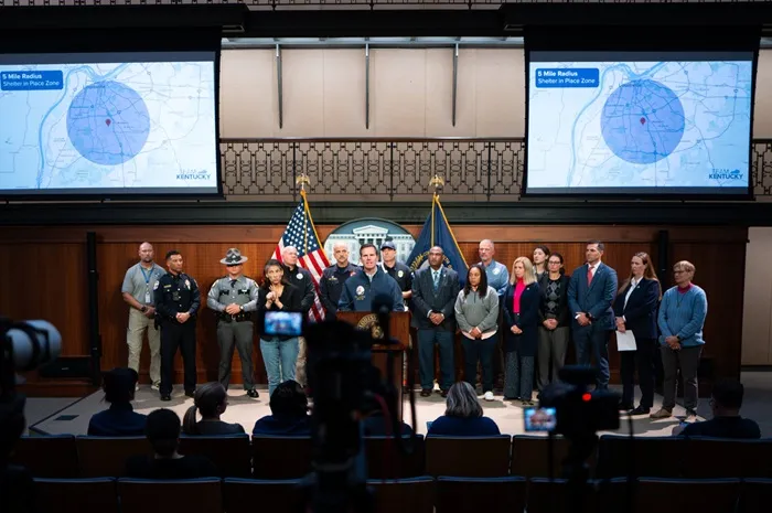 Máy bay chở hàng rơi bốc cháy dữ dội tại Hoa Kỳ