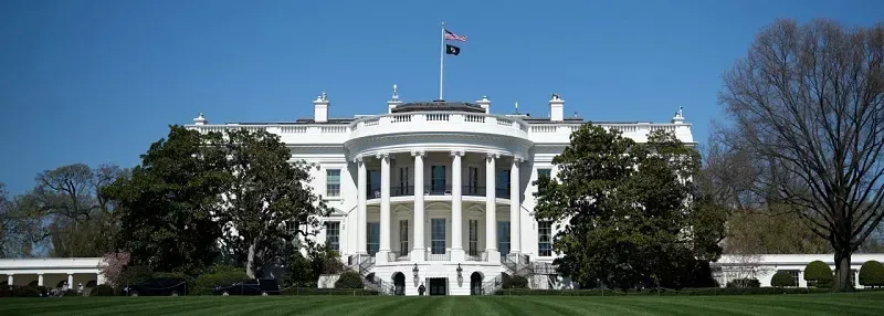  CNN, MS NOW, Politico kiện chính quyền Trump vì lệnh cấm vào Nhà Trắng