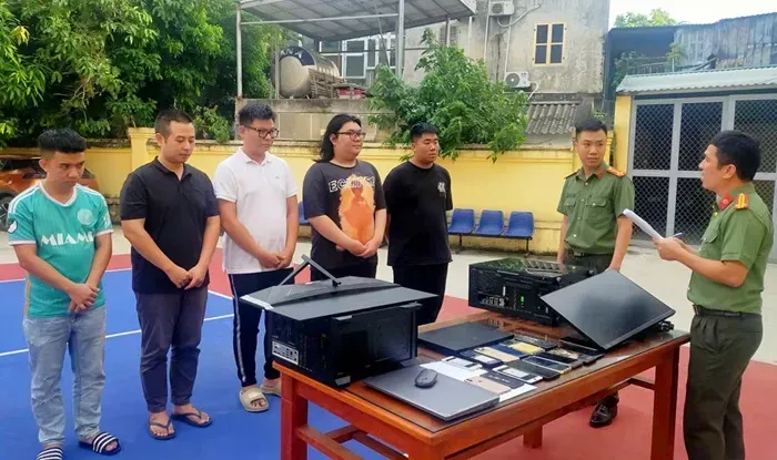 Triệt phá đường dây mua bán hơn 1.000 tài khoản ngân hàng