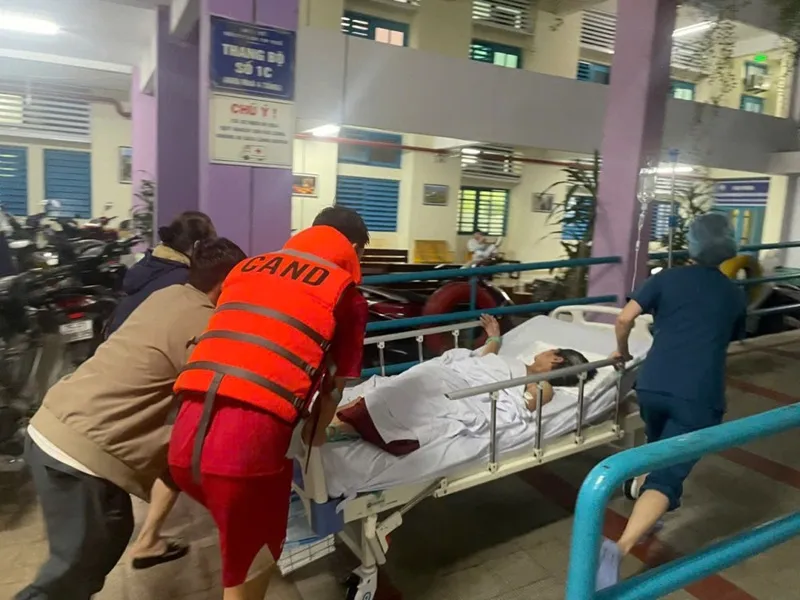 mua-lu-bua-vay-nhieu-noi-o-hue-va-da-nang-2_11zon.webp Mưa lũ bủa vây nhiều nơi ở Huế và Đà Nẵng