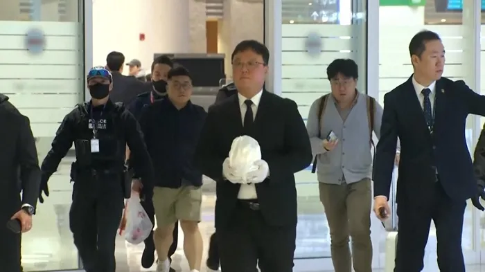 Campuchia trao trả thi thể sinh viên người Hàn Quốc về quê hương Campuchia trao trả thi thể sinh viên người Hàn Quốc về quê hương