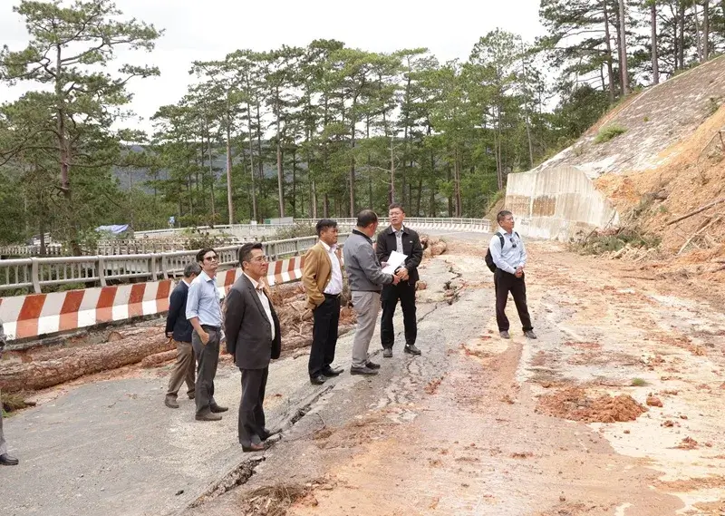 Đèo Prenn ở Đà Lạt thông xe trở lại sau sự cố sạt lở