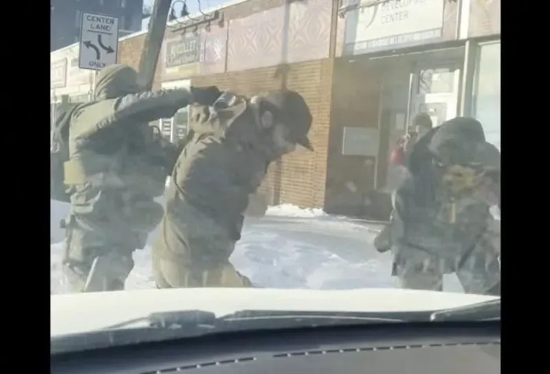 Chính phủ Hoa Kỳ có nguy cơ đóng cửa sau vụ xả súng ở Minneapolis Chính phủ Hoa Kỳ có nguy cơ đóng cửa sau vụ xả súng ở Minneapolis